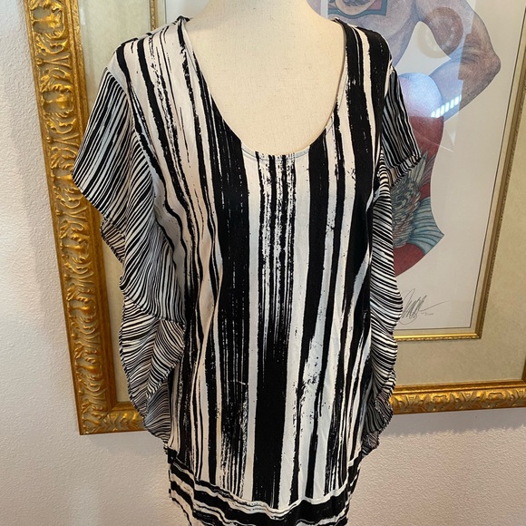 Black and white blouse - Picture 9 of 10